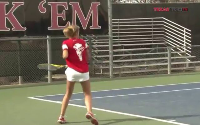 Women’s Tennis Starts Strong on Opening Day