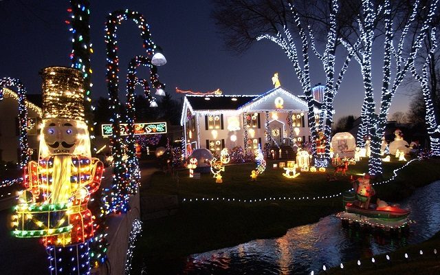 Early Christmas Lights Help Depression, Psychologist Says